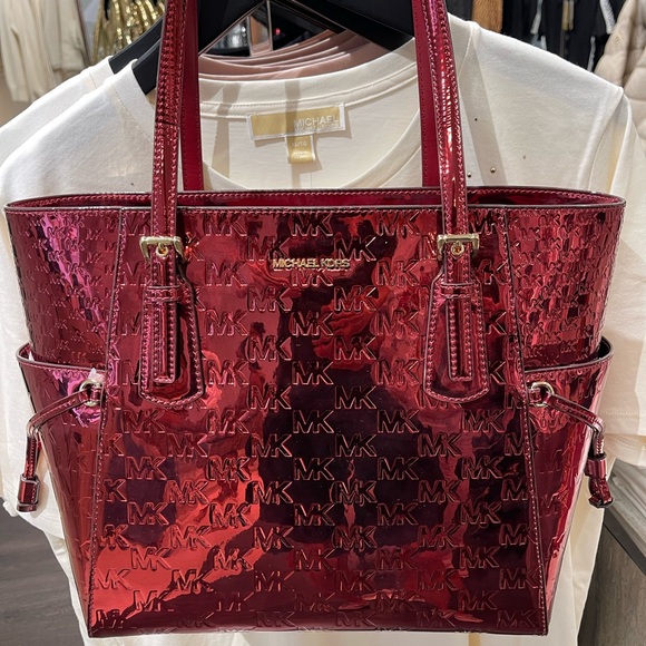 MICHAEL KORS Voyager Lg Metallic Logo Debossed EW Shoulder Tote Bag
Cherry 
NWT - Picture 2 of 16
